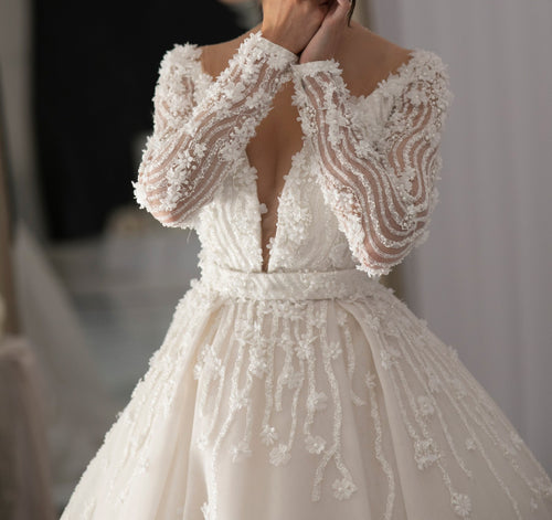 C2023-LS337B - Robe de mariée sexy ornée à manches longues et col en V avec jupe de robe de bal amovible