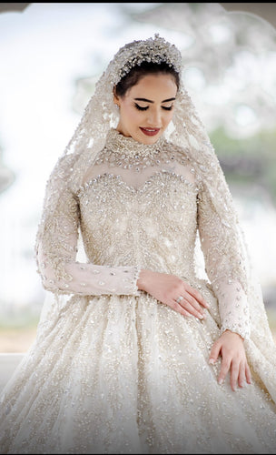 C2023-LSM918 - Robe de bal de mariage modeste à manches longues et perles de cristal swarovski avec col haut