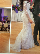 C2024-LS227V - robe de mariée ajustée à manches longues avec décolleté en V ouvert
