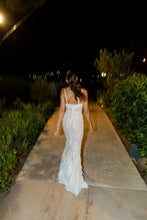 C2024-SS67 - robe de mariée perlée avec bretelles spaghetti et jambe fendue