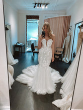 C2024-SF518 - fitted strapless wedding gown with sweetheart bustline