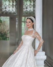 C2023-IN52 - Robe de mariée à manches longues et col illusion transparent avec perles