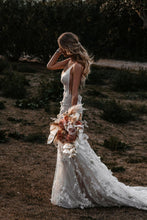 C2023-VF40 vestido de novia sexy sin mangas con cuello en V y motivo floral en 3D con cola catedral