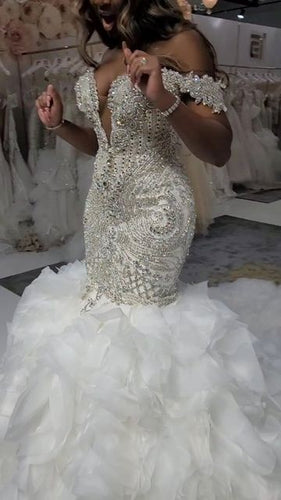 C2022-FF787 - robe de mariée ajustée à évasée à épaules dénudées avec perles de cristal swarovski et jupe sirène en tulle à volants