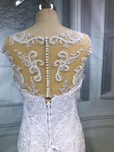 Style ED001 - robe de mariée ajustée à évasée brodée à manches courtes