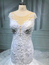 Style ED001 - robe de mariée ajustée à évasée brodée à manches courtes