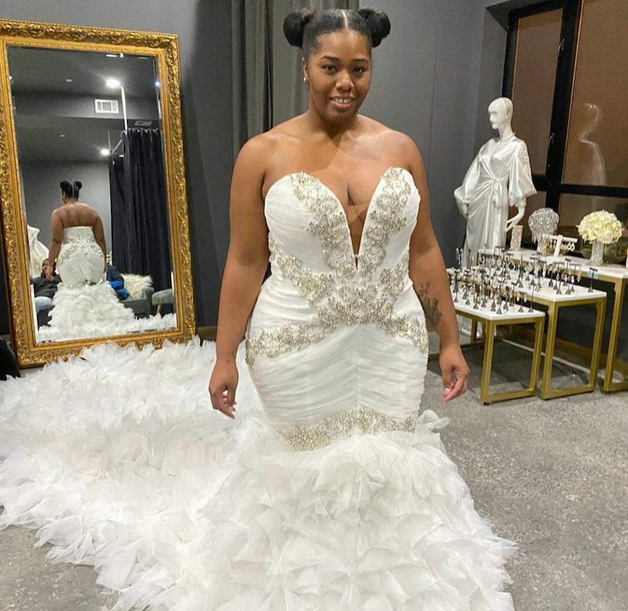 C2024-BLP578 Robe de mariée ajustée et évasée grande taille avec cristaux Swarovski scintillants