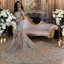 C2020 - BLS989 vestido de novia con escote ilusión y manga larga con cuentas de cristal swarovski