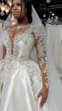 C2022-FBS887 - Robe de mariée à un bras avec perles de cristal et fente avec robe de bal amovible