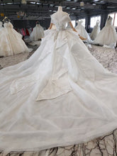 Estilo 8099 - Vestido de novia con hombros descubiertos EN VENTA