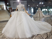 Style 8099 - Robe de mariée robe de bal à épaules dénudées À VENDRE