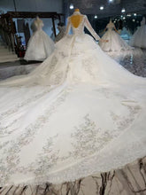 Estilo 820-23 Vestido de novia brillante de manga larga