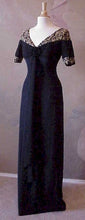 Estilo #E1095 - Vestido negro de manga corta para madre de la novia en seda 