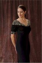 Style #E1095 - Robe mère de la mariée noire à manches courtes en soie 