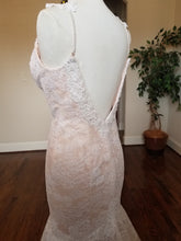 Style #C2015beck - Robe de mariée inspirée de Berta en dentelle perlée