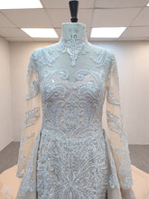 Modelo C2021-MHidalgo - Vestido de novia con bordado de pedrería y manga larga
