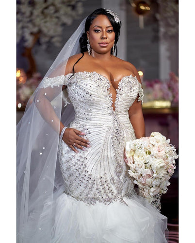 C2023-OS61P - robe de mariée grande taille à épaules dénudées et perles avec strass