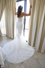 C2022-BE339 - Vestido de novia palabra de honor con bordado de pedrería y cola