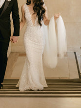 C2022-SV320 - Vestido de novia transparente sin mangas con escote en V y motivo floral