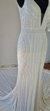 C2023-svb888 - Robe de mariée sexy sans manches à col en V et perles