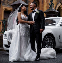 C2023-BG556  3D beaded sexy wedding dress with detachable ball gown train
