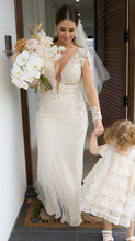 C2023-SL33g - robe de mariée brodée à manches longues et col en V transparent