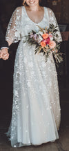 C2023-FS55b robe de mariée transparente à manches courtes à volants avec ligne de col en v