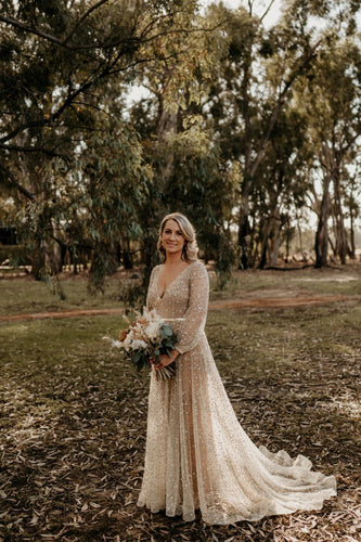 C2023-LL694 - Vestido de novia transparente de manga larga con cuello en V y pedrería