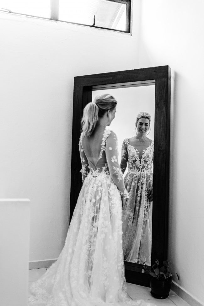 C2022-LS722 - Vestido de novia transparente con espalda descubierta y manga larga con bonitos detalles 