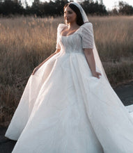 C2023-SS661 robe de mariée grande taille à manches courtes