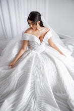 C2023-os6B - robes de mariée style robe de bal à épaules dénudées