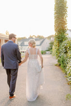 C2022-BS011 - Vestido de novia blanco brillante con pedrería y tirantes