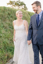 C2022-BS011 - Vestido de novia blanco brillante con pedrería y tirantes