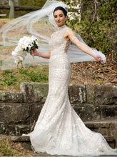 C2022-CB021 - Vestido de novia sin mangas con cuello de pedrería