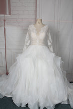 Estilo 95024 Vestidos de novia transparentes de encaje y manga larga con falda de gala grande