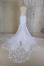 Style #95079 - Robe de mariée bicolore sans bretelles avec ourlet en dentelle