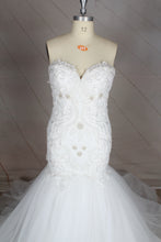 Estilo C2020-Nikema - Vestido de novia de encaje con pedrería entallado y con vuelo