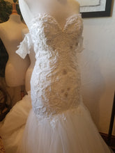 Style C2020-Nikema - Robe de mariée ajustée et évasée en dentelle perlée