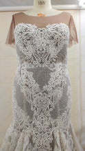 C2021-LaToya - Vestido de novia bordado en talla grande con escote ilusión