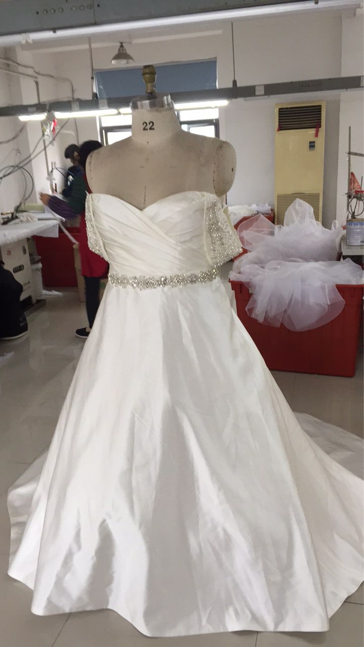 Estilo C2018-hnelson - Vestido de novia con vestido de gala personalizado de talla grande