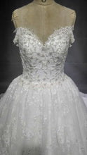 Style #C2017-toria - Robe de mariée trapèze en dentelle perlée, épaules dénudées