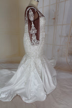 Robe de mariée grande taille transparente à manches longues pour les peaux plus foncées