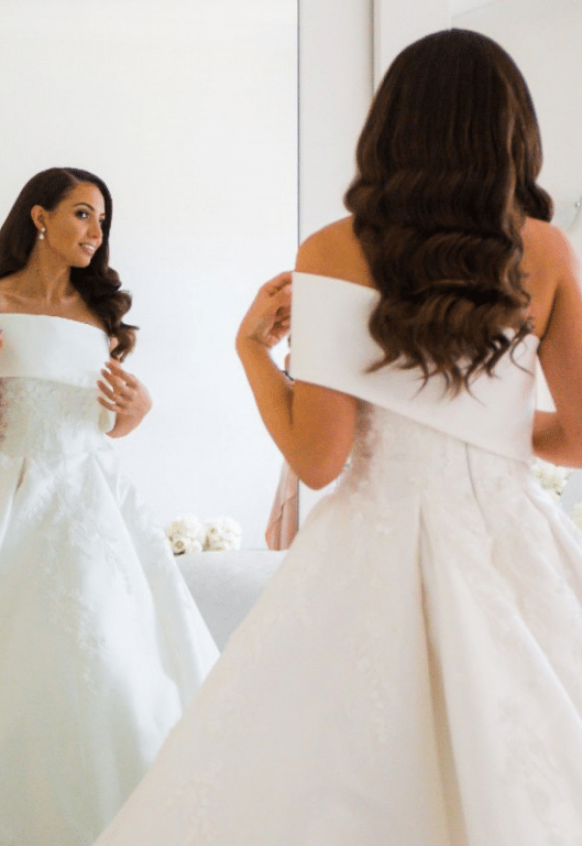 C2022OS5 - Modèle de robe de mariée couture à épaules dénudées à vendre.
