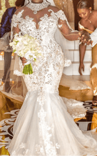 C2021-BiM012 - Vestido de novia transparente de manga larga con escote ilusión y cuentas de cristal con cola catedral