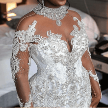 C2021-BiM012 - Robe de mariée transparente à manches longues et col illusion avec perles de cristal et traine cathédrale