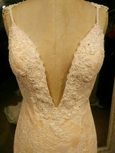 Estilo #C2015beck - Vestido de novia inspirado en Berta hecho de encaje con pedrería
