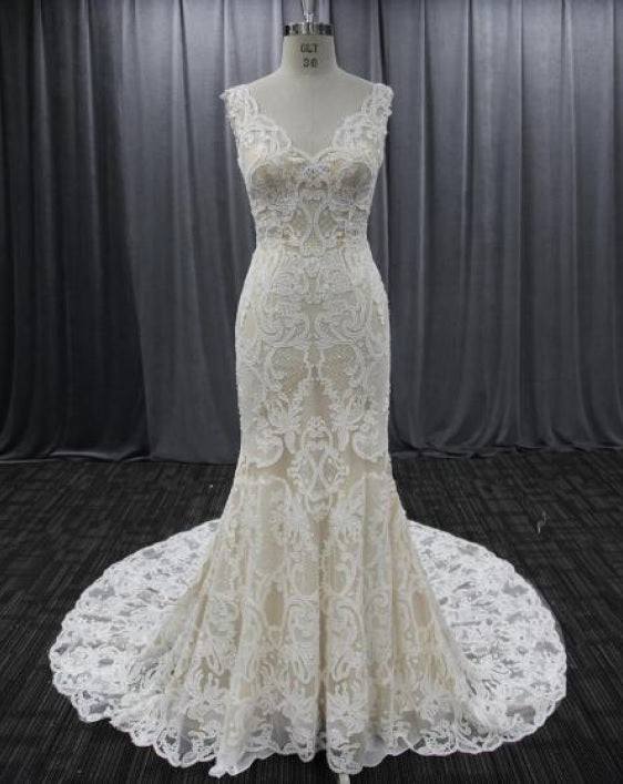 Estilo VNDM018 - vestidos de novia sin mangas con cuello en V, bordados y encaje