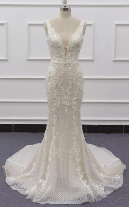 VNDM238 - Vestidos de novia sin mangas con escote en pico y detalles bordados 