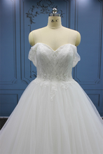 Style # WT4407 Robe de mariée sans bretelles avec poignets transparents