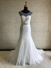 Style DOL-Y003 - Robe de mariée sans manches à décolleté illusion